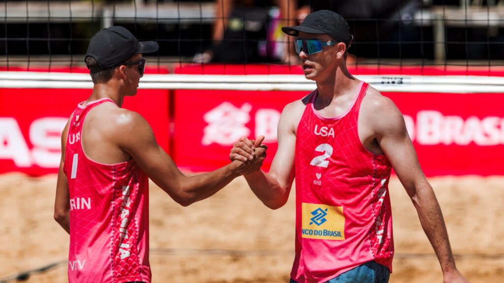Майлз Партейн (слева) и Эндрю Бенеш из США / Фото - FIVB