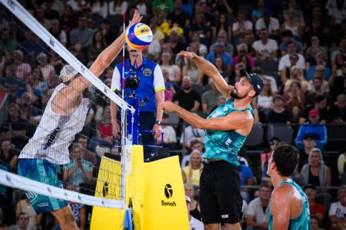 Норвежец Мол (слева) и поляк Лосяк в Гамбурге / Фото - FIVB